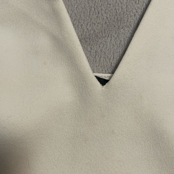 Whit halter top - Picture 4 of 4